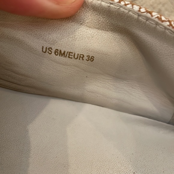 Vince Camuto distressed slides size 6 - Picture 8 of 8